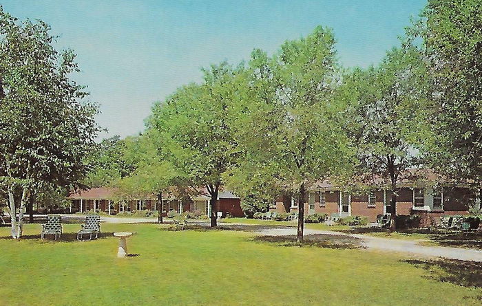 Karo-Lar Motel (Elk Rapids Lakeshore Inn) - Old Postcard